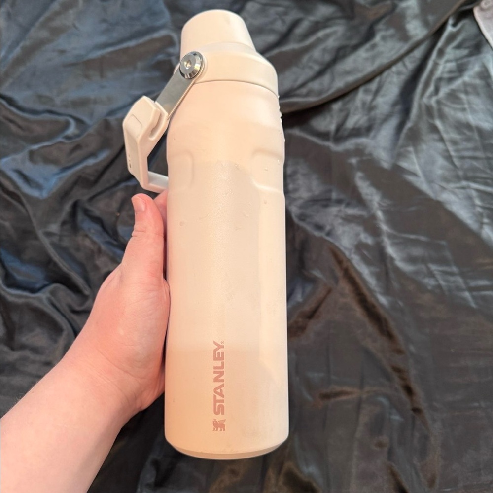 Stanley Aerolight Iceflow 24oz